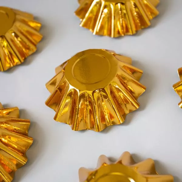 Glossy Gold Bloom Baking Cups