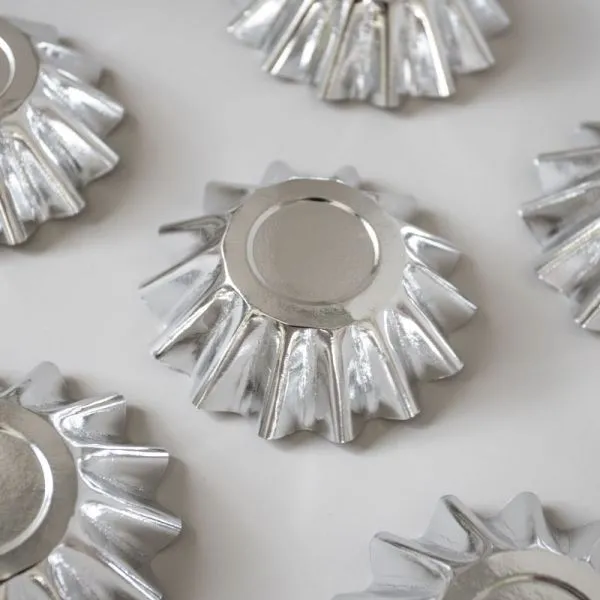 Papyrus and Co Glossy Silver Bloom Baking Cups