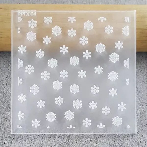 Snowflakes Pattern Plate