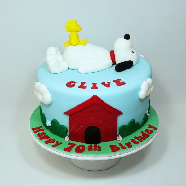 snoopy fondant cake